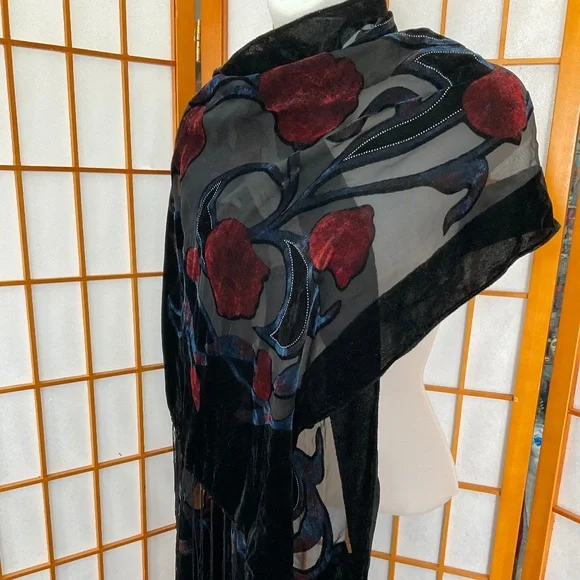 Lovely textured silk on partially transparent black shawl/scarf - Picture 8 of 12